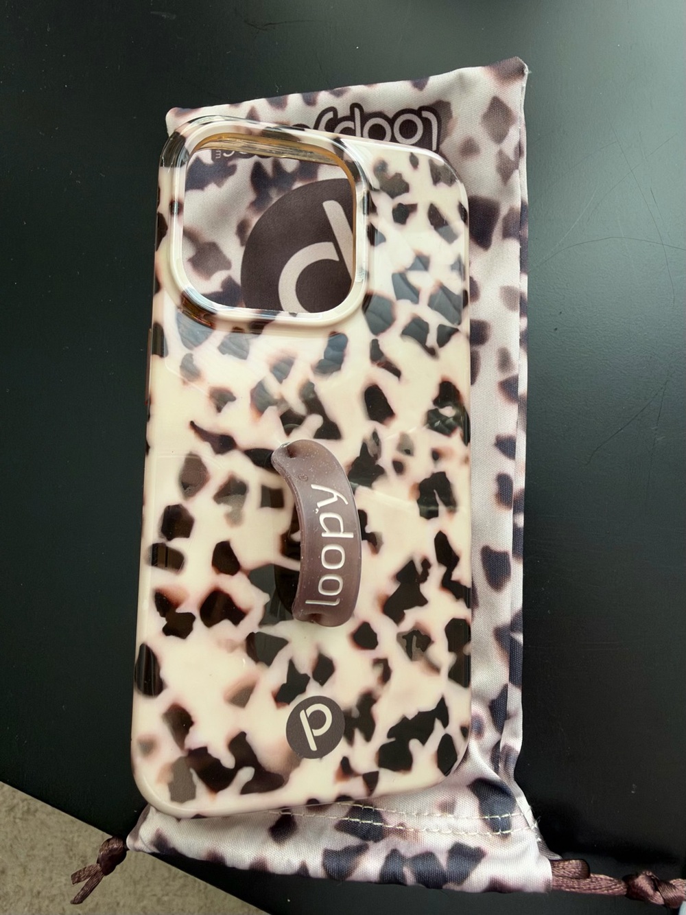Blonde Tortoise Loopy Phone Case IPhone 15 Pro Righty